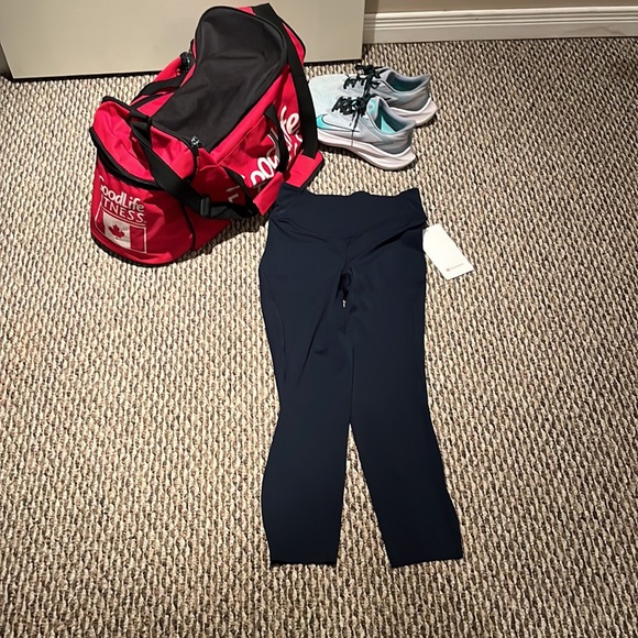 BRAND NEW -TAGS ON base pace legging - Picture 1 of 2